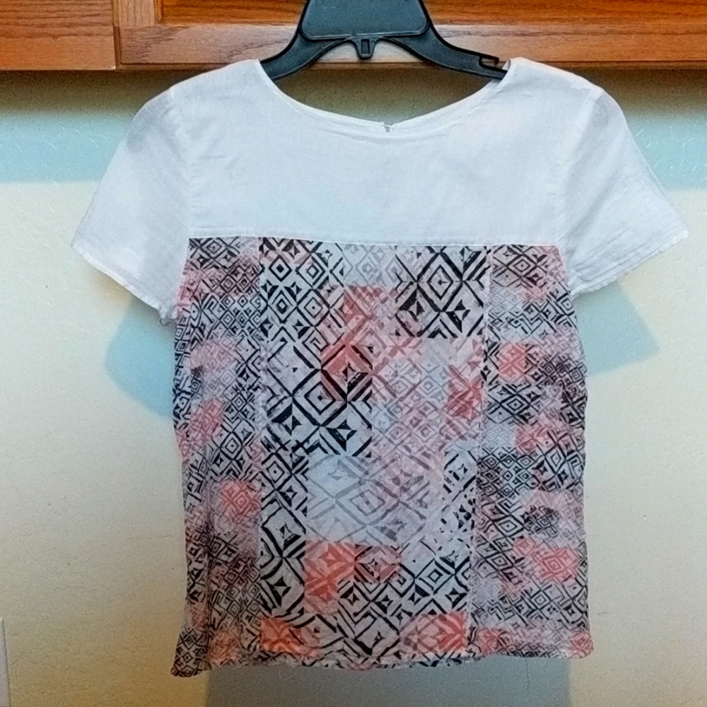 Very cute short sleeve top size xs